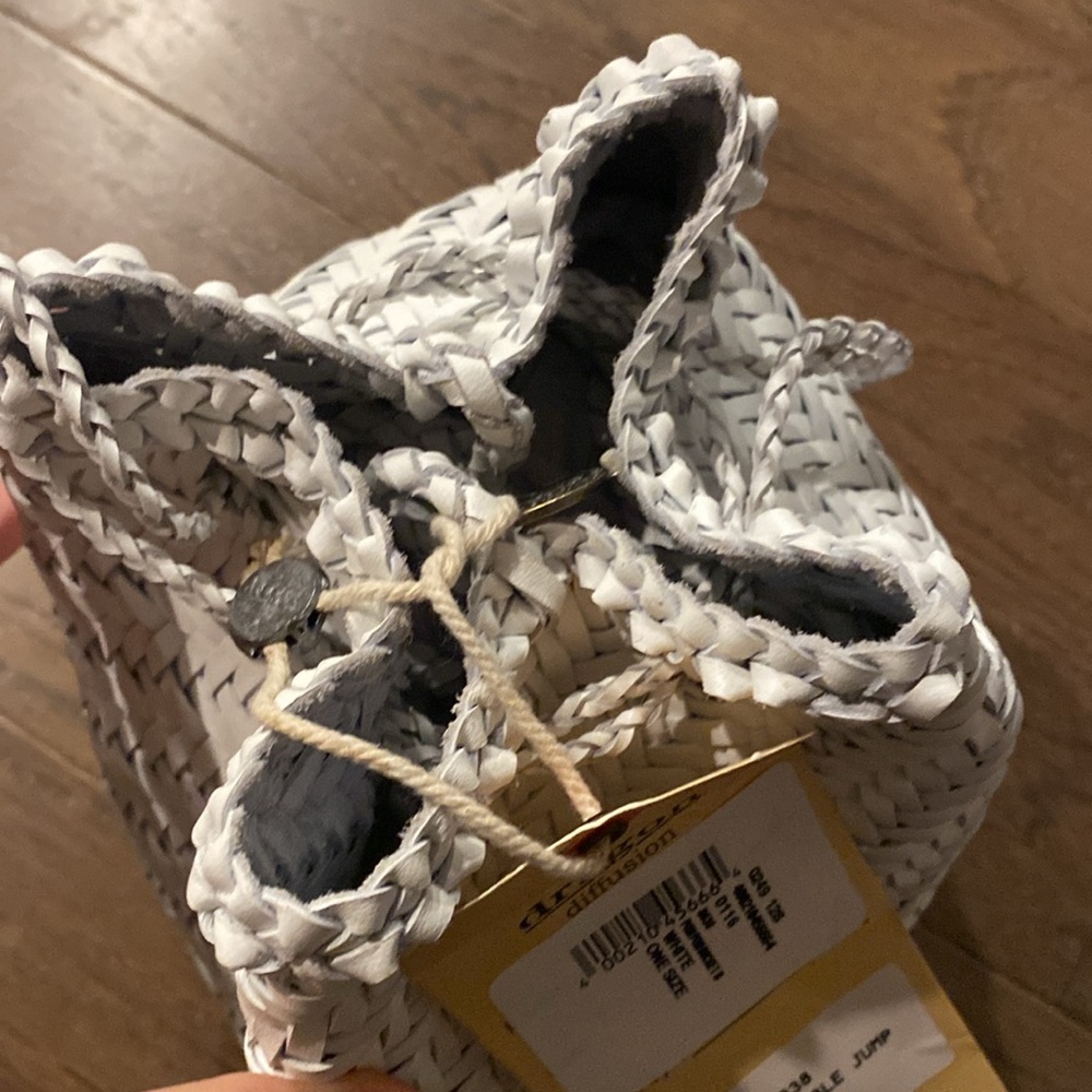 Dragon Diffusion pompom White Woven Crossbody Bag - Picture 4 of 6